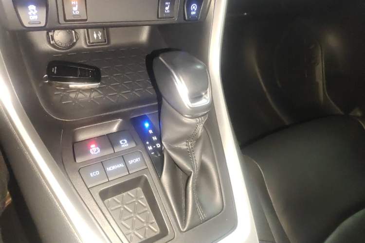 Used Toyota RAV4 2020 2.0L CVT Two-Wheel Drive Fashion PLUS Edition Gear Lever