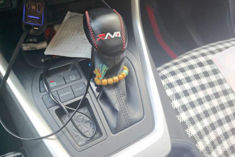 Used Toyota RAV4 2020 2.0L CVT Two-Wheel Drive Fashion Edition Gear Lever