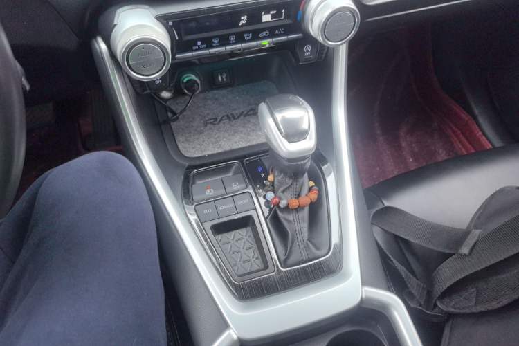 Used Toyota RAV4 2020 2.0L CVT Two-Wheel Drive Urban Edition Gear Lever