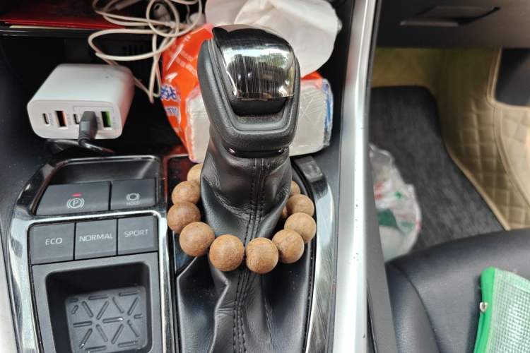 Used Toyota RAV4 2020 Dual-Engine 2.5L E-CVT Two-Wheel Drive Elite Edition Gear Lever