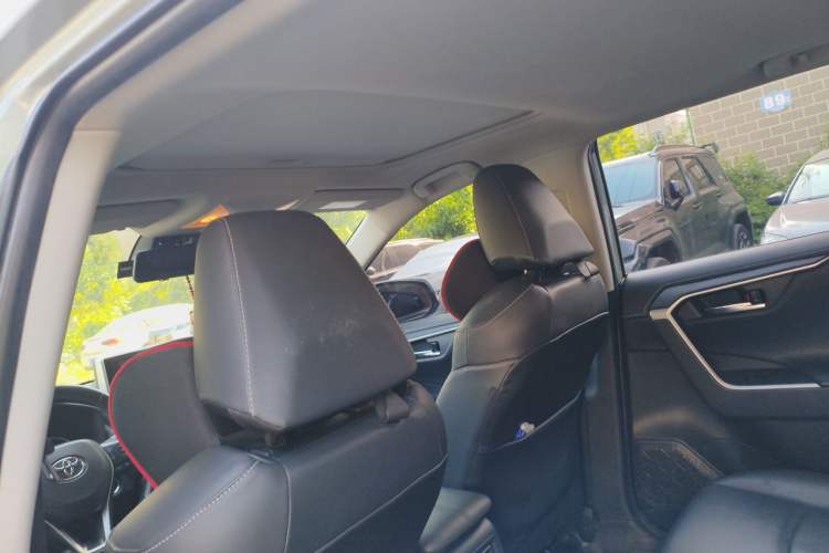 Used Toyota RAV4 2020 2.0L CVT 4x4 Style PLUS Edition Headliner