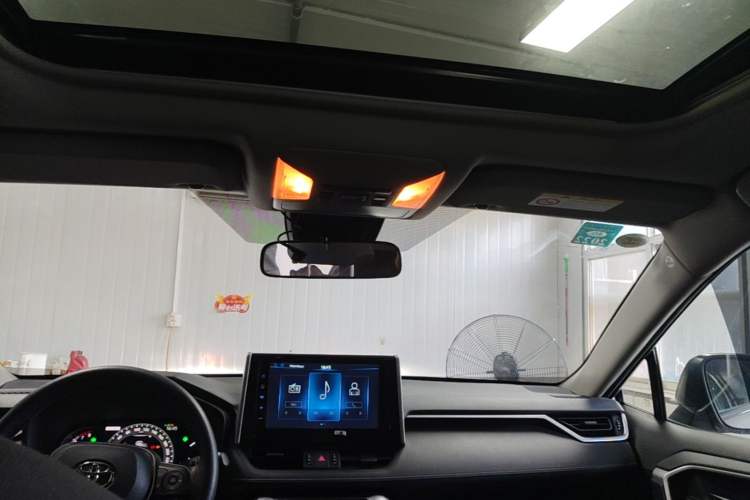 Used Toyota RAV4 2020 2.0L CVT Two-Wheel Drive Fashion Edition Headliner
