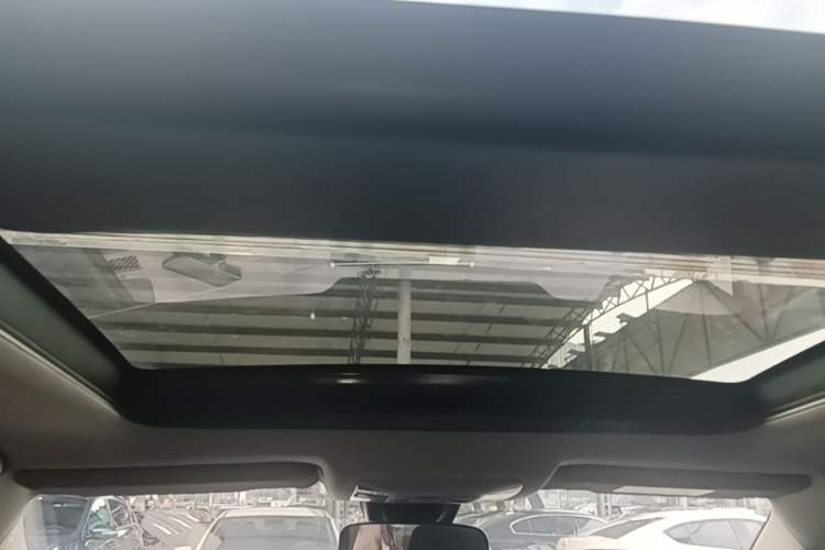 Used Toyota RAV4 2020 2.0L CVT Two-Wheel Drive Prestige Edition Headliner