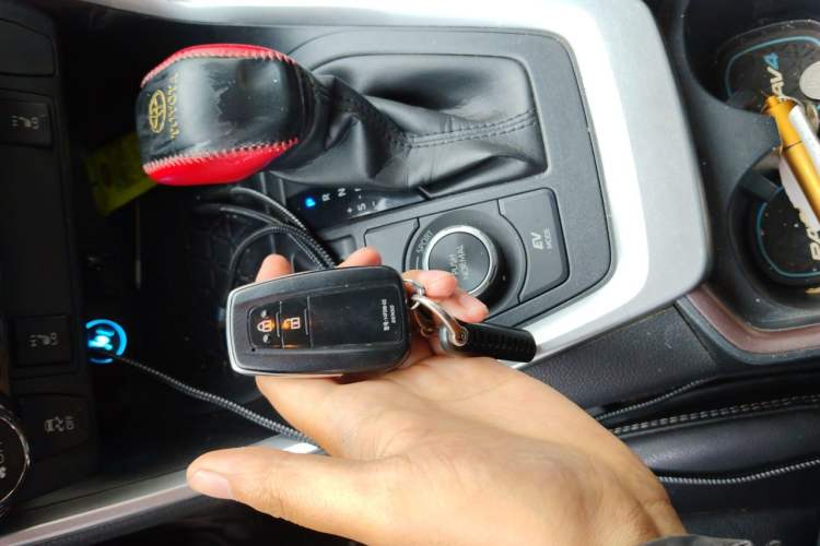 Used Toyota RAV4 2020 Dual-Engine 2.5L E-CVT 4x4 Elite PLUS Edition Interior 1