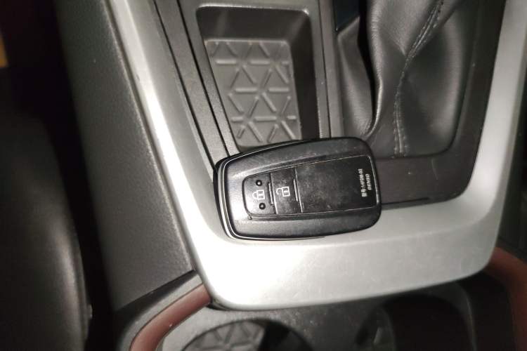Used Toyota RAV4 2020 2.0L CVT Two-Wheel Drive Fashion PLUS Edition Interior 1