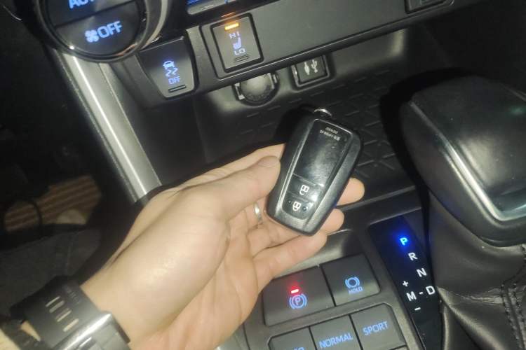 Used Toyota RAV4 2020 2.0L CVT Two-Wheel Drive Fashion PLUS Edition Interior 1