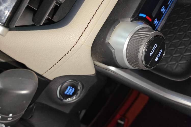 Used Toyota RAV4 2020 2.0L CVT Two-Wheel Drive Fashion Edition Interior 1