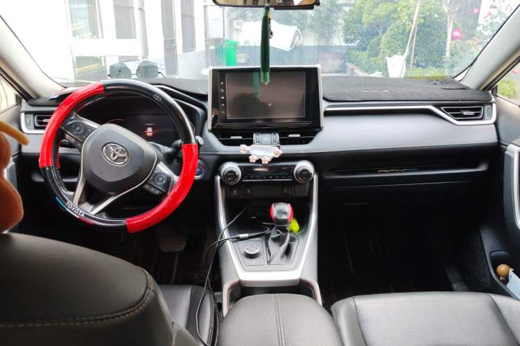 Used Toyota RAV4 2020 Dual-Engine 2.5L E-CVT 4x4 Elite PLUS Edition Interior 2