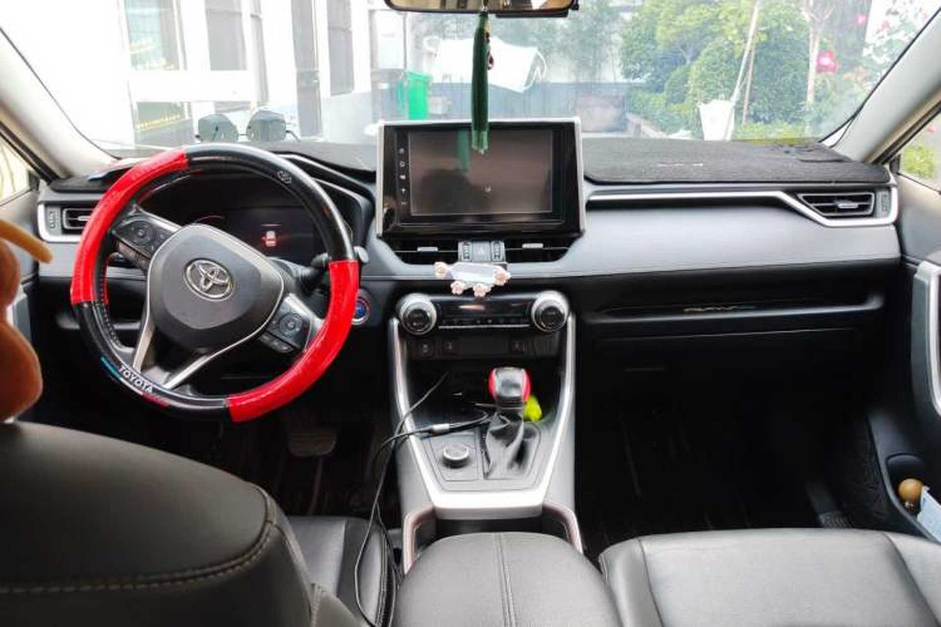 Used Toyota RAV4 2020 Dual-Engine 2.5L E-CVT 4x4 Elite PLUS Edition Interior 2