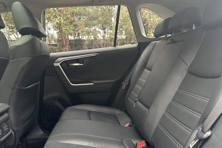 Used Toyota RAV4 2020 2.0L CVT Two-Wheel Drive Fashion PLUS Edition Interior 2