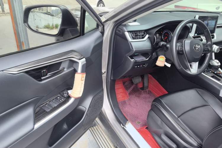 Used Toyota RAV4 2020 2.0L CVT Two-Wheel Drive Urban Edition Interior 3