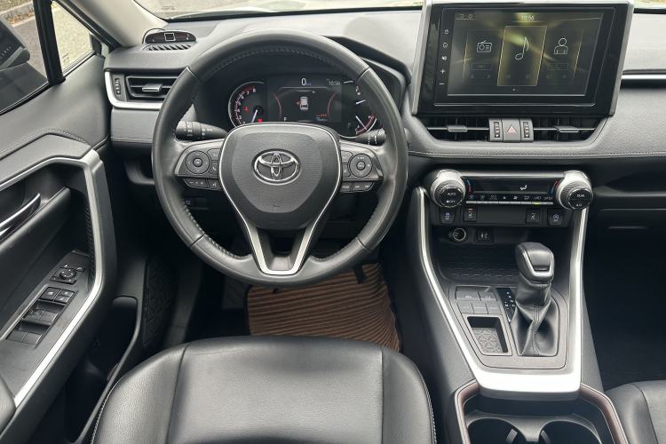 Used Toyota RAV4 2020 2.0L CVT Two-Wheel Drive Fashion PLUS Edition Interior 4