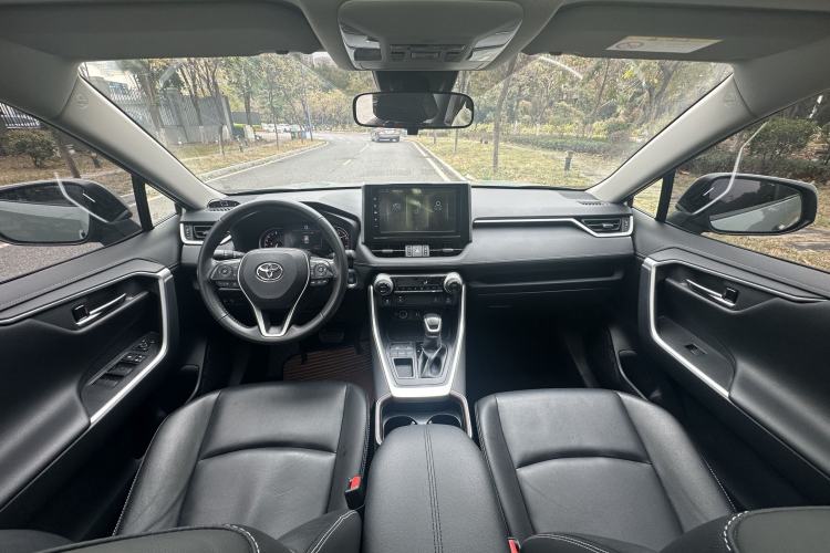 Used Toyota RAV4 2020 2.0L CVT Two-Wheel Drive Fashion PLUS Edition Interior 5