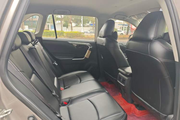 Used Toyota RAV4 2020 2.0L CVT Two-Wheel Drive Urban Edition Interior 6