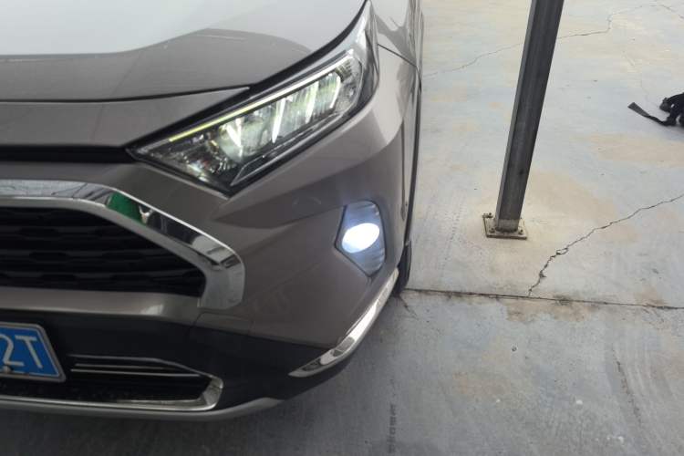 Used Toyota RAV4 2020 2.0L CVT Two-Wheel Drive Urban Edition Left Front Headlight
