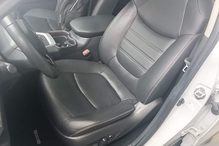 Used Toyota RAV4 2020 2.0L CVT Two-Wheel Drive Prestige Edition Left Front Seat