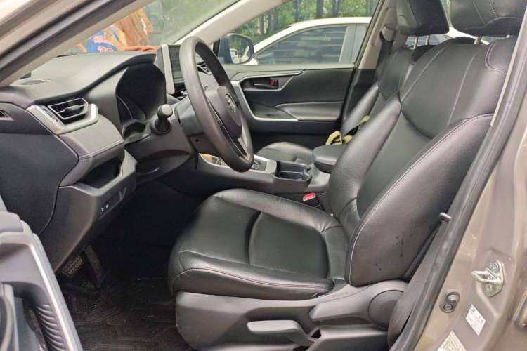 Used Toyota RAV4 2020 2.0L CVT Two-Wheel Drive Urban Edition Left Front Seat