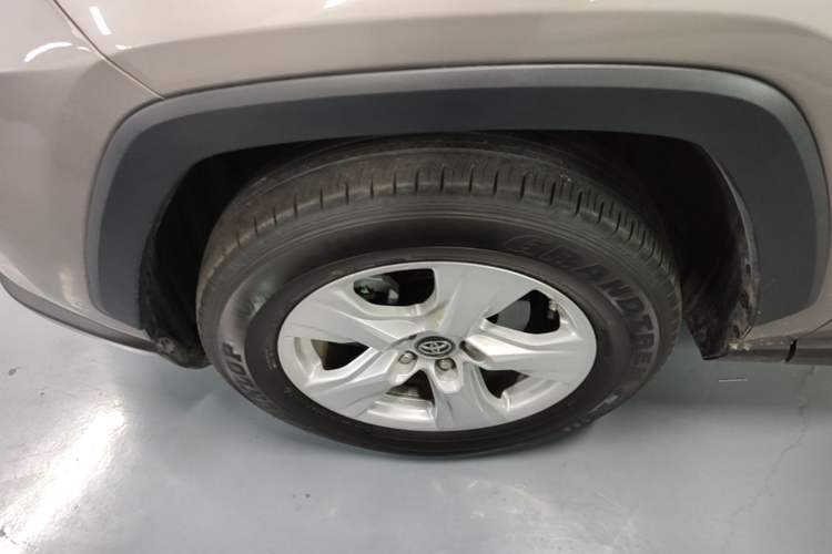 Used Toyota RAV4 2020 2.0L CVT Two-Wheel Drive Urban Edition Left Front Wheel Hub