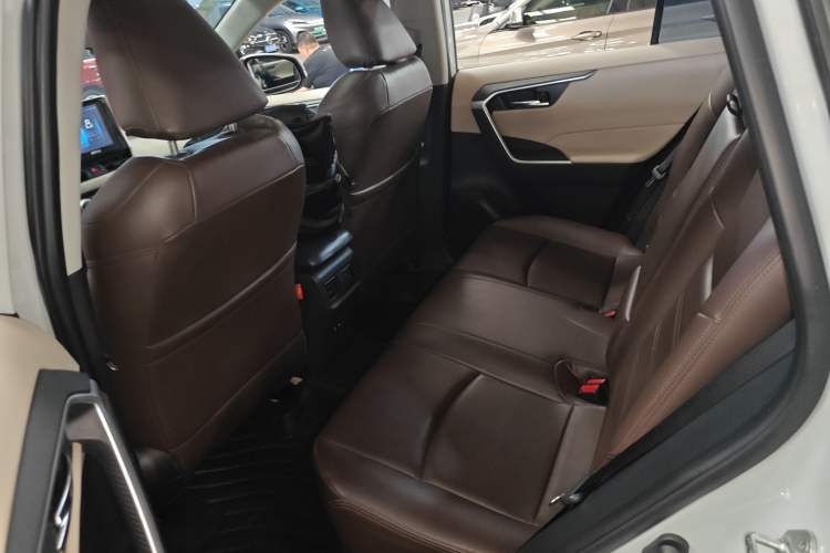 Used Toyota RAV4 2020 2.0L CVT Two-Wheel Drive Fashion Edition Left Rear Seat