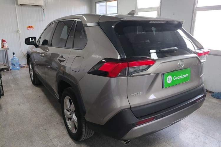 Used Toyota RAV4 2020 2.0L CVT Two-Wheel Drive Fashion Edition Rear Left 45 Deg