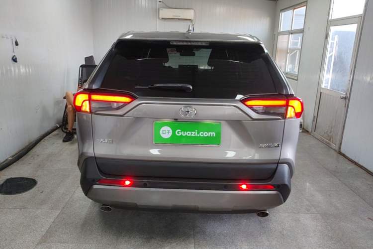 Used Toyota RAV4 2020 2.0L CVT Two-Wheel Drive Fashion Edition Rear