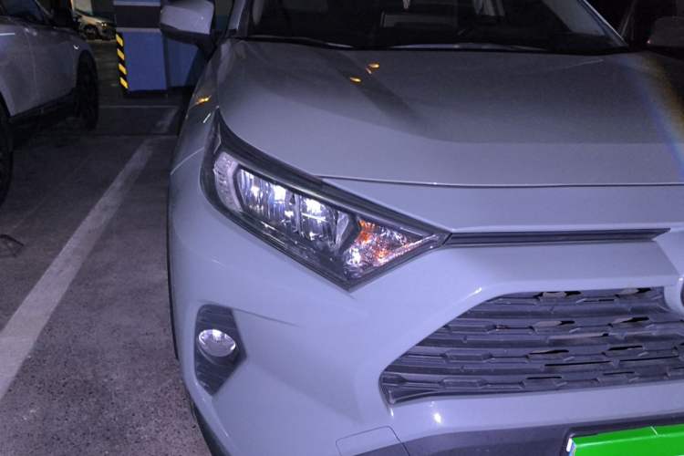 Used Toyota RAV4 2020 2.0L CVT Two-Wheel Drive Fashion Edition Right Front Headlight