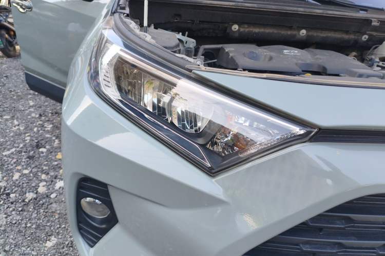 Used Toyota RAV4 2020 2.0L CVT 4x4 Style PLUS Edition Right Front Headlight