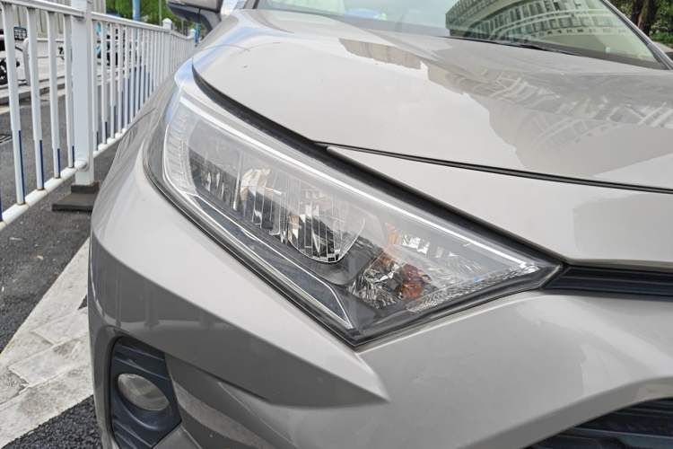 Used Toyota RAV4 2020 Dual-Engine 2.5L E-CVT Two-Wheel Drive Elite Edition Right Front Headlight