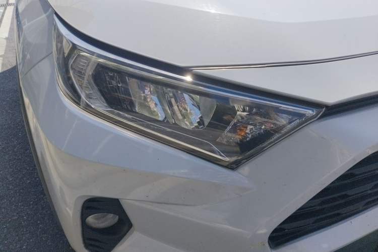 Used Toyota RAV4 2020 2.0L CVT Two-Wheel Drive Fashion Edition Right Front Headlight