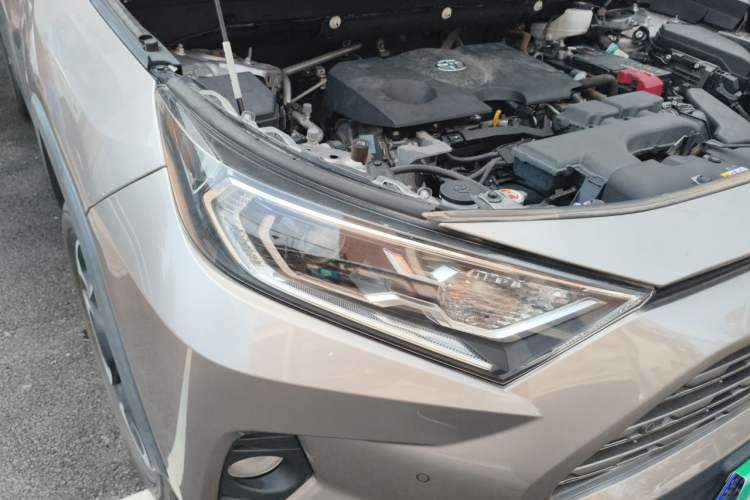 Used Toyota RAV4 2020 2.0L CVT Two-Wheel Drive Prestige Edition Right Front Headlight