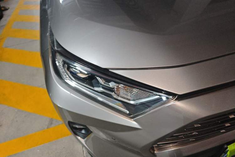 Used Toyota RAV4 2020 Dual-Motor 2.5L E-CVT Four-Wheel Drive Flagship Edition Right Front Headlight