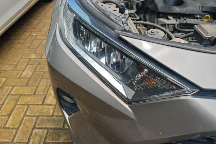 Used Toyota RAV4 2020 2.0L CVT Two-Wheel Drive Urban Edition Right Front Headlight