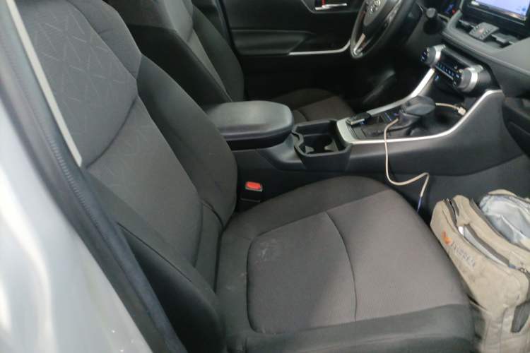 Used Toyota RAV4 2020 Dual-Engine 2.5L E-CVT Two-Wheel Drive Elite Edition Right Front Seat