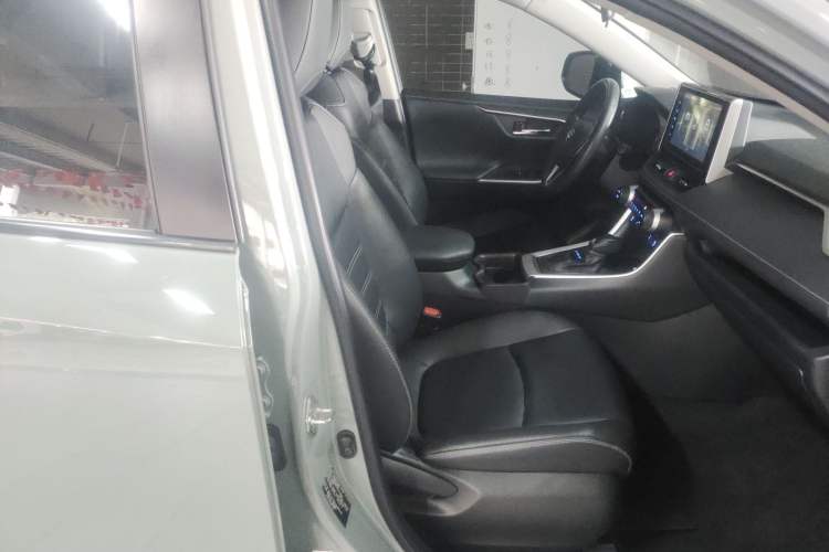 Used Toyota RAV4 2020 2.0L CVT Two-Wheel Drive Fashion PLUS Edition Right Front Seat