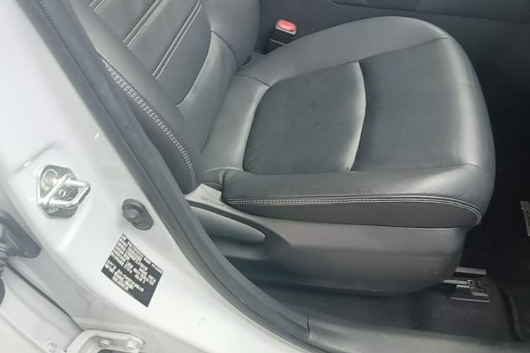 Used Toyota RAV4 2020 2.0L CVT Two-Wheel Drive Prestige Edition Right Front Seat