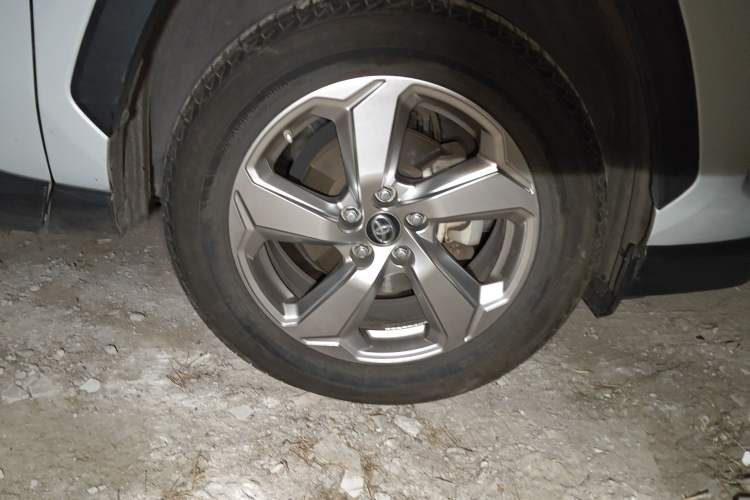 Used Toyota RAV4 2020 2.0L CVT Two-Wheel Drive Fashion PLUS Edition Right Front Wheel Hub
