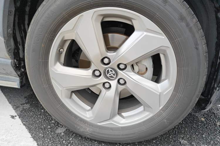 Used Toyota RAV4 2020 Dual-Engine 2.5L E-CVT Two-Wheel Drive Elite Edition Right Front Wheel Hub