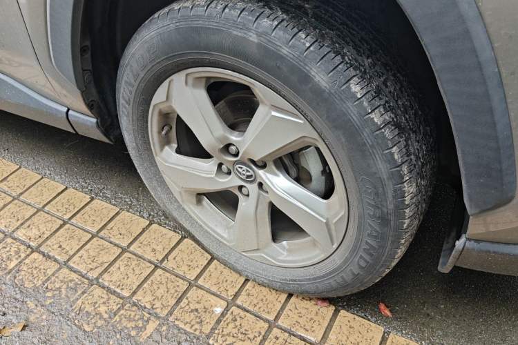 Used Toyota RAV4 2020 2.0L CVT Two-Wheel Drive Fashion PLUS Edition Right Front Wheel Hub