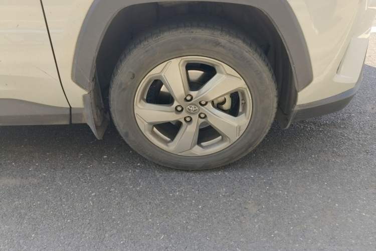 Used Toyota RAV4 2020 2.0L CVT Two-Wheel Drive Fashion Edition Right Front Wheel Hub