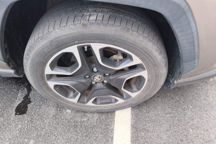 Used Toyota RAV4 2020 2.0L CVT Two-Wheel Drive Prestige Edition Right Front Wheel Hub