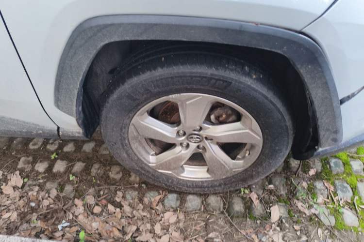 Used Toyota RAV4 2020 Dual-Engine 2.5L E-CVT Two-Wheel Drive Elite Edition Right Front Wheel Hub