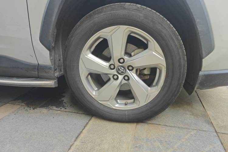 Used Toyota RAV4 2020 2.0L CVT Two-Wheel Drive Fashion Edition Right Front Wheel Hub