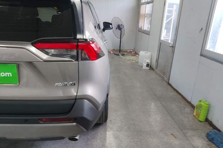 Used Toyota RAV4 2020 2.0L CVT Two-Wheel Drive Fashion Edition Right Rear Taillight