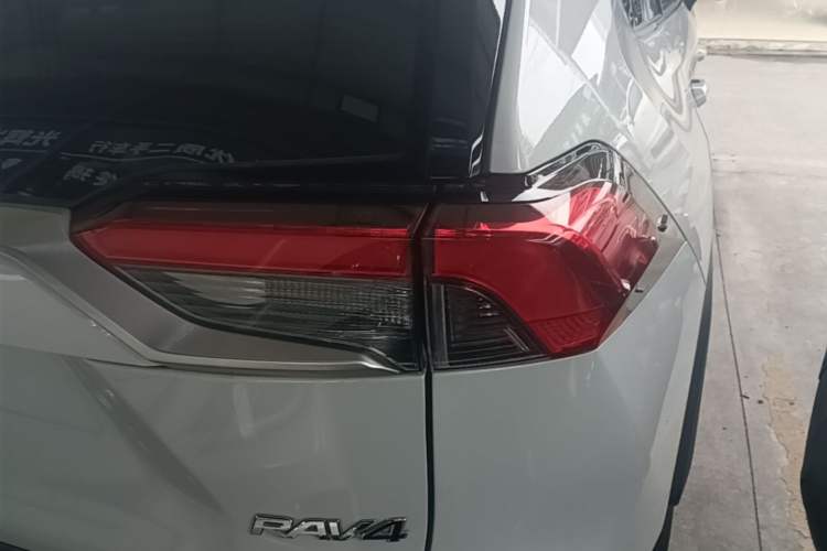 Used Toyota RAV4 2020 2.0L CVT Two-Wheel Drive Prestige Edition Right Rear Taillight