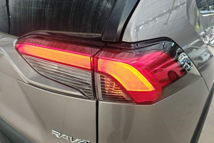 Used Toyota RAV4 2020 2.0L CVT Two-Wheel Drive Fashion PLUS Edition Right Rear Taillight