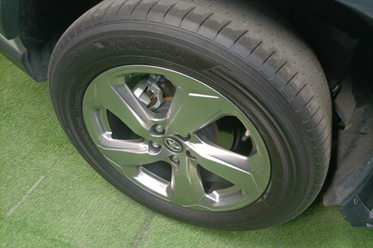 Used Toyota RAV4 2020 Dual-Engine 2.5L E-CVT Two-Wheel Drive Elite Edition Right Rear Wheel Hub