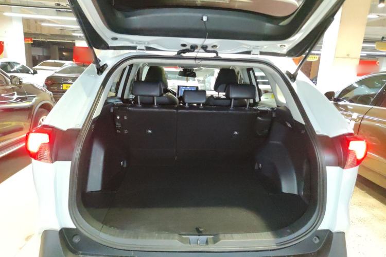 Used Toyota RAV4 2020 2.0L CVT Two-Wheel Drive Fashion PLUS Edition Trunk