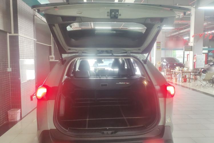 Used Toyota RAV4 2020 2.0L CVT Two-Wheel Drive Fashion PLUS Edition Trunk