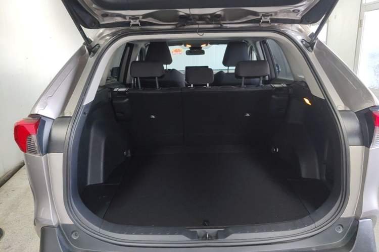 Used Toyota RAV4 2020 2.0L CVT Two-Wheel Drive Fashion Edition Trunk