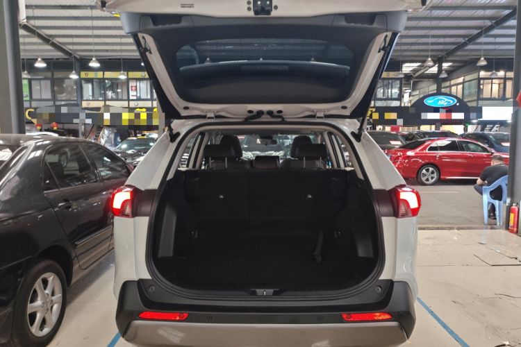 Used Toyota RAV4 2020 2.0L CVT Two-Wheel Drive Fashion Edition Trunk